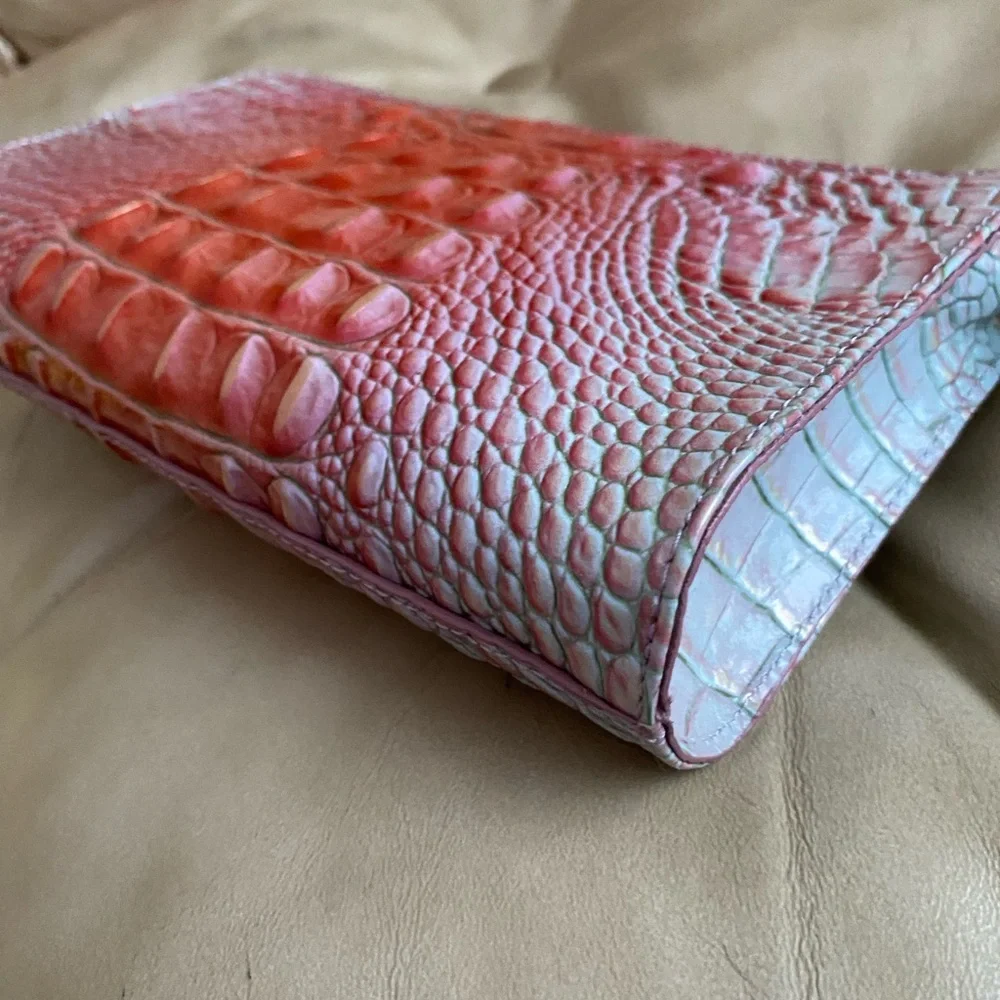 NWOT Brahmin Daisy Wristlet Flirty Ombre Melbourne Wallet Clutch